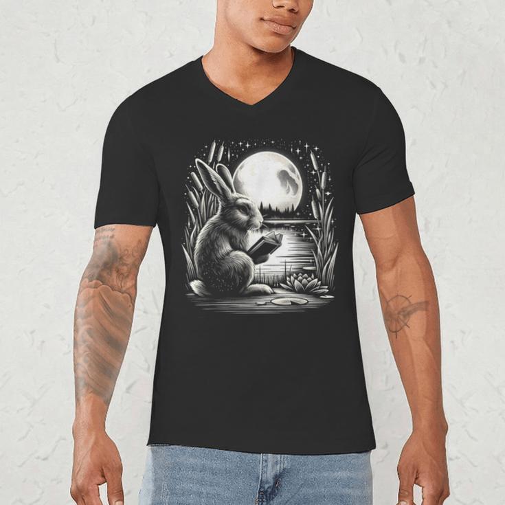 Rabbit Reading Book Full Moon Lake Scenery Men's V-Neck T-Shirt