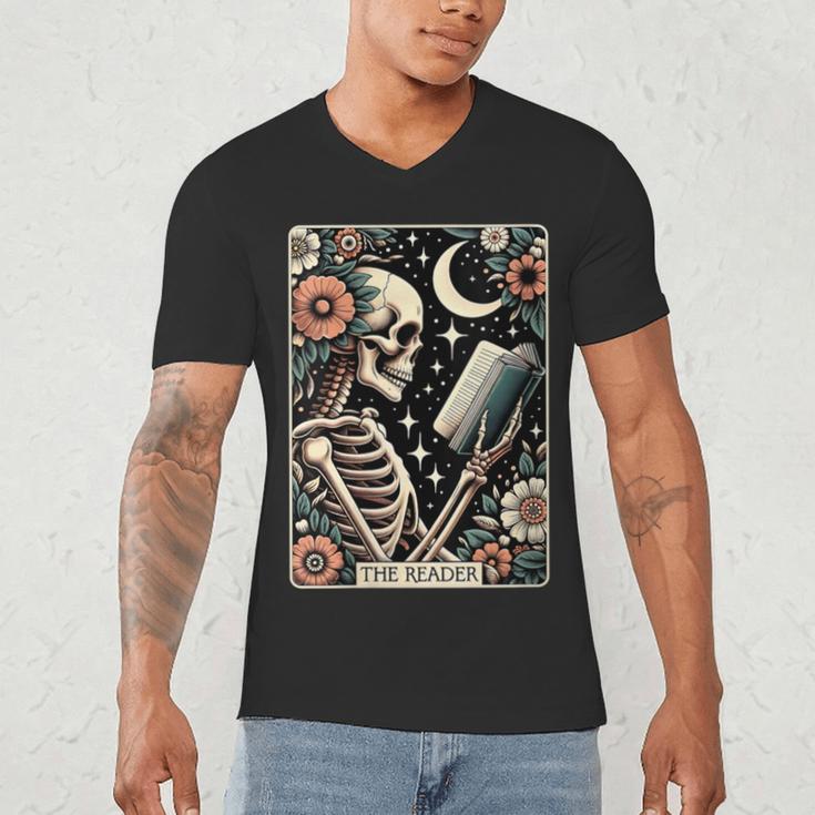 The Reader Tarot Card Skeleton Reading Book Bookworm Bookish Men's V-Neck T-Shirt