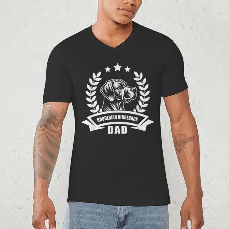 Rhodesian Ridgeback Dad With Banner And Ear Wreath Men's V-Neck T-Shirt