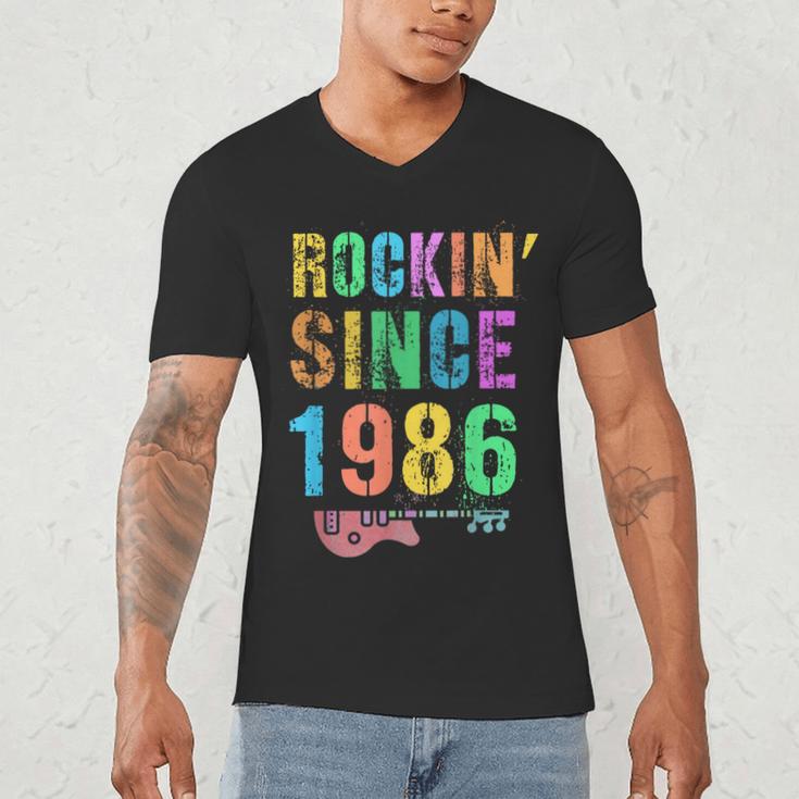 Rockin' Since 1986 Vintage Rockstar 40th Birthday Mom Dad 40 Men's V-Neck T-Shirt