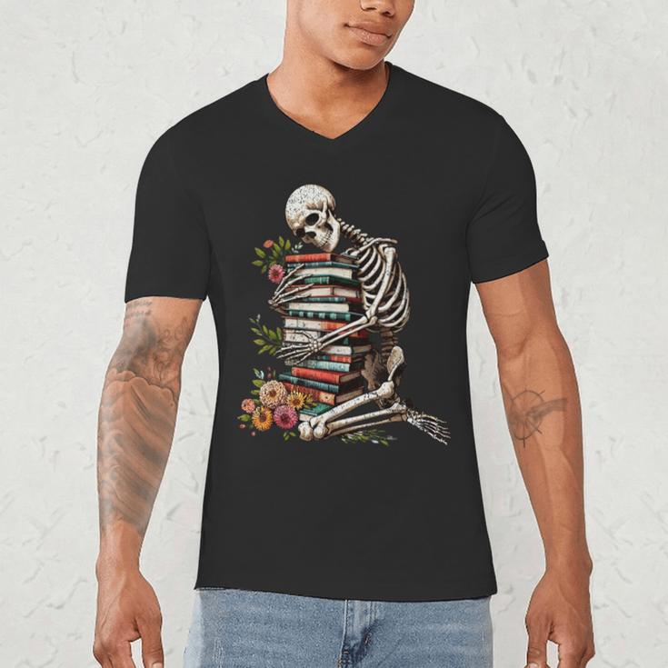 Skeleton Reading Book Halloween Bookworm Bibliophile Reader Men's V-Neck T-Shirt