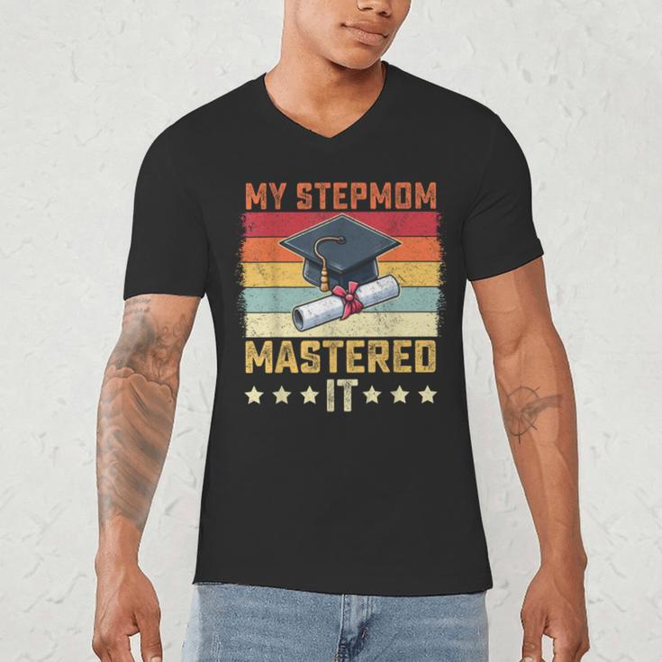 My Stepmom Mastered It Master's Degree Graduation Vintage Men's V-Neck T-Shirt