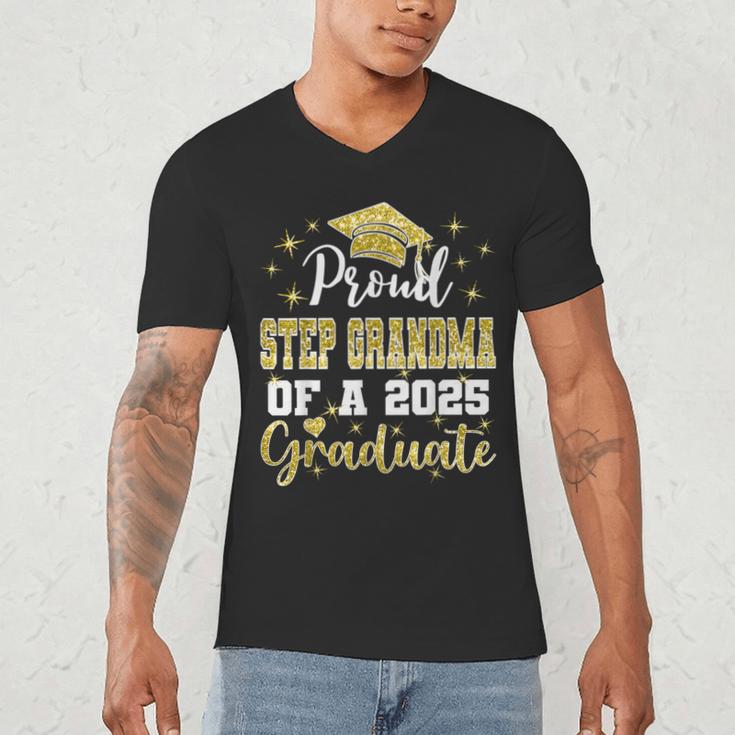 Super Proud Step Grandma Of 2025 Graduate Graduation Family Men's V-Neck T-Shirt