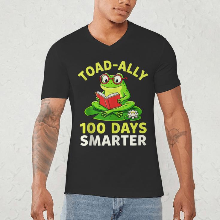 Toad-Ally 100 Days Smarter Frog Reading Book 100 School Day Men's V-Neck T-Shirt