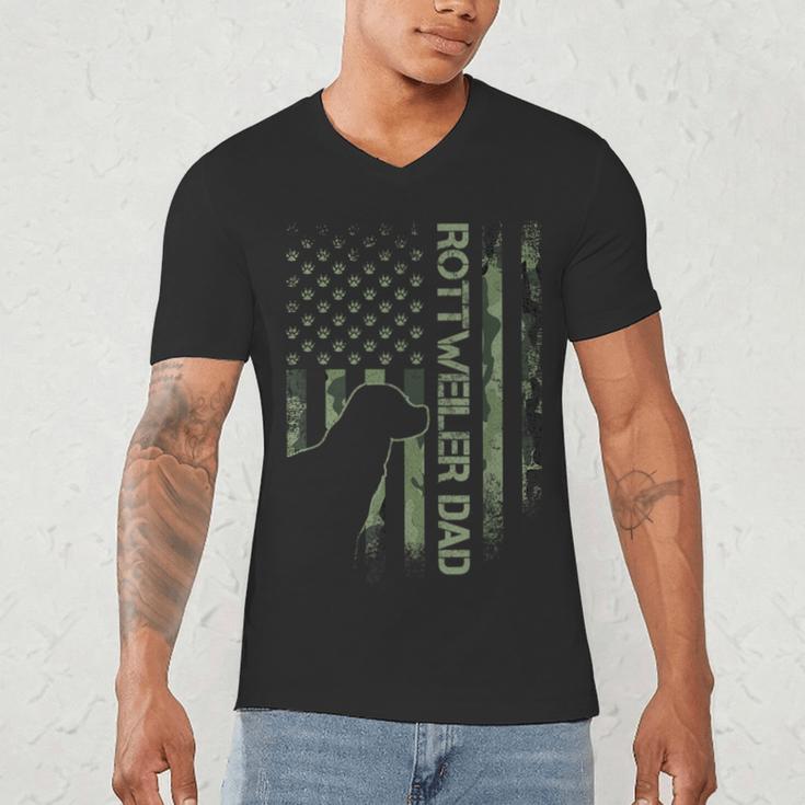 Vintage USA Camo Flag Proud Rottweiler Dad Rottie Silhouette Men's V-Neck T-Shirt