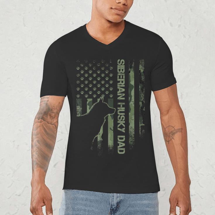 Vintage USA Camo Flag Proud Siberian Husky Dad Silhouette Men's V-Neck T-Shirt