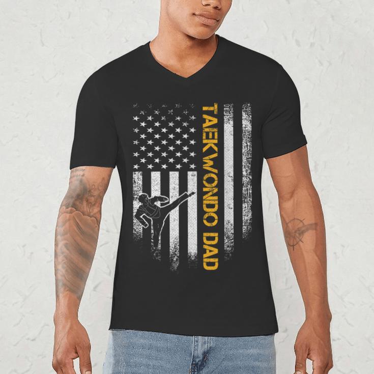 Vintage USA Flag Korea Taekwondo Training Dad Silhouette Men's V-Neck T-Shirt