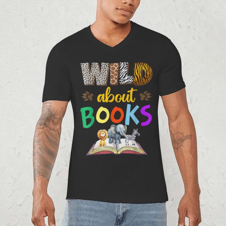Wild About Reading Books Reader Bookworm Animals Book Lover Men's V-Neck T-Shirt