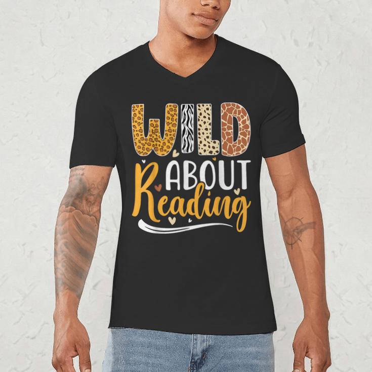 Wild About Reading Lover Bookworm Library Teacher Zoo Animal Men's V-Neck T-Shirt Wild About Reading Lover Bookworm Library Teacher Zoo Animal Men's V-Neck T-Shirt