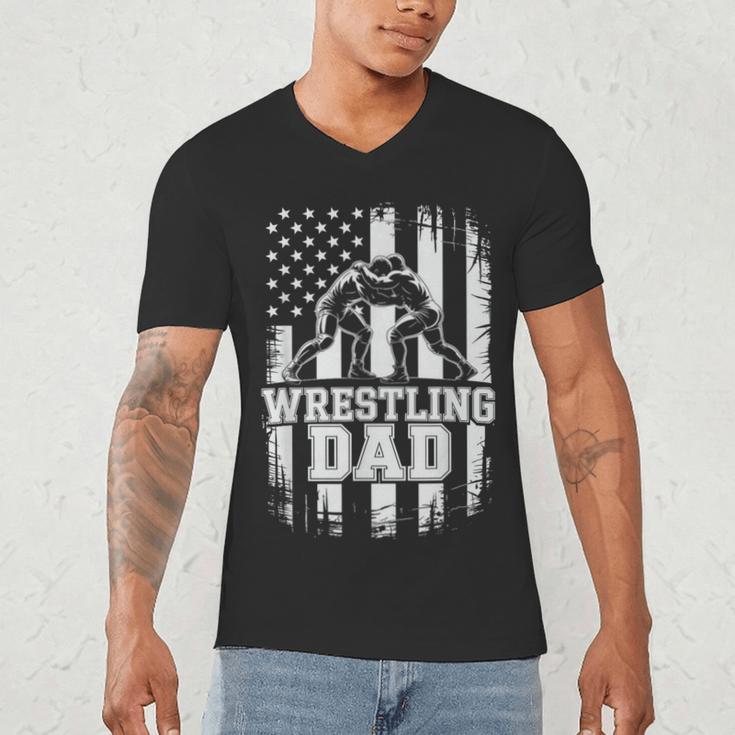 Wrestling Dad US Flag Fathers Day Wrestling Fans Men's V-Neck T-Shirt