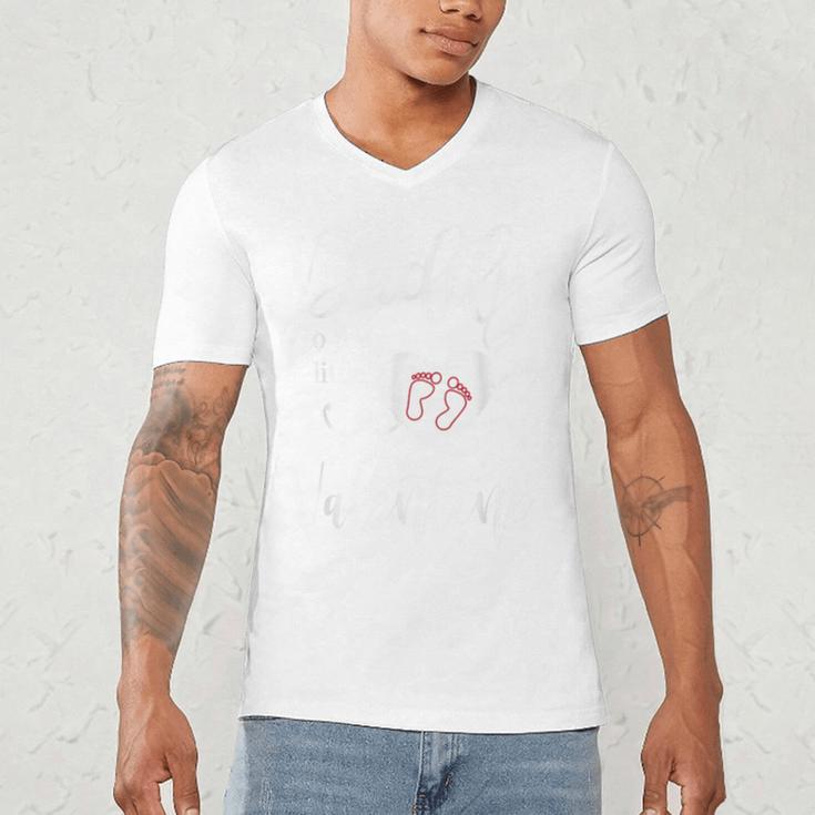 Baby Reveal Valentine Pregnancy Announce Daddy Shirt Men's V-Neck T-Shirt