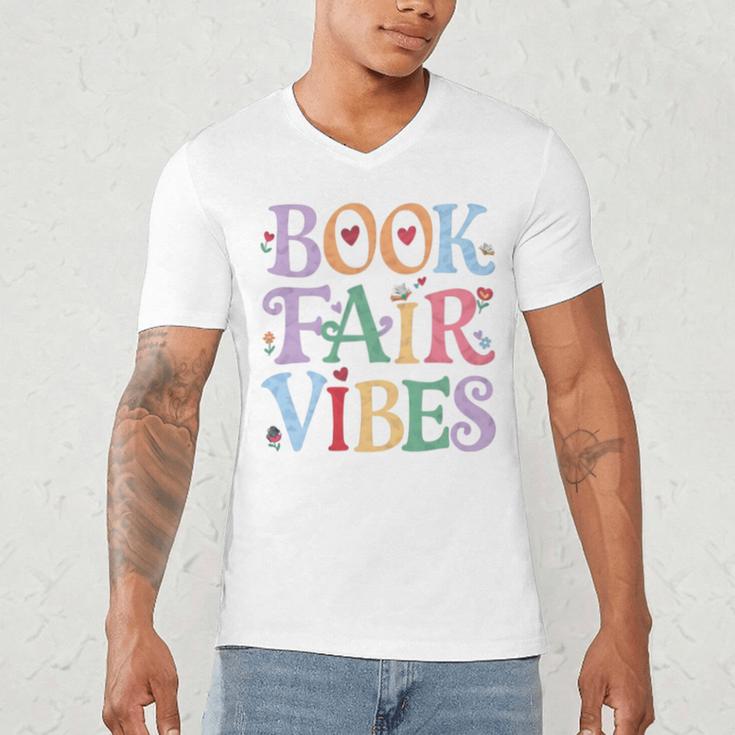 Book Fair Vibes Groovy Retro Reading Men's V-Neck T-Shirt
