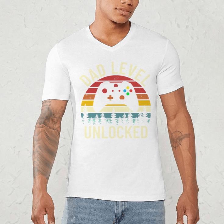 Cute Vintage Dad Level Unlocked Funny Gamer New Daddy Father Men's V-Neck T-Shirt