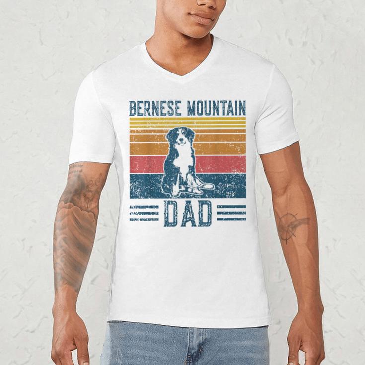 Dog Berner Dad Vintage Bernese Mountain Dad Men's V-Neck T-Shirt