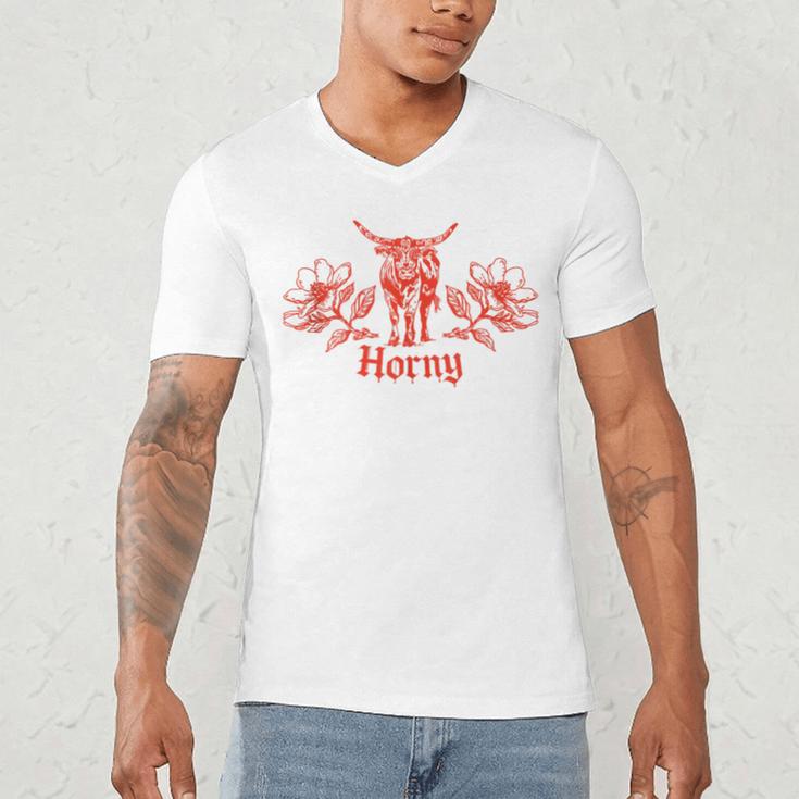 Horny Bull Romance Reader Shirt Spicy Books Bull Pun Men's V-Neck T-Shirt