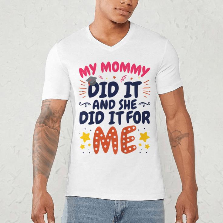 Kids My Mommy Did It Graduation Mom Graduate Men's V-Neck T-Shirt