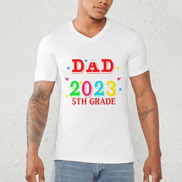 Proud Dad Of A 2023 5th Grade Graduate Graduation Family Men's V-Neck T-Shirt