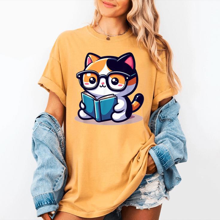 Adorable Book Lover Calico Cat With Reading Glasses Cute For Men Women Kids Women's Comfort Colors T-Shirt