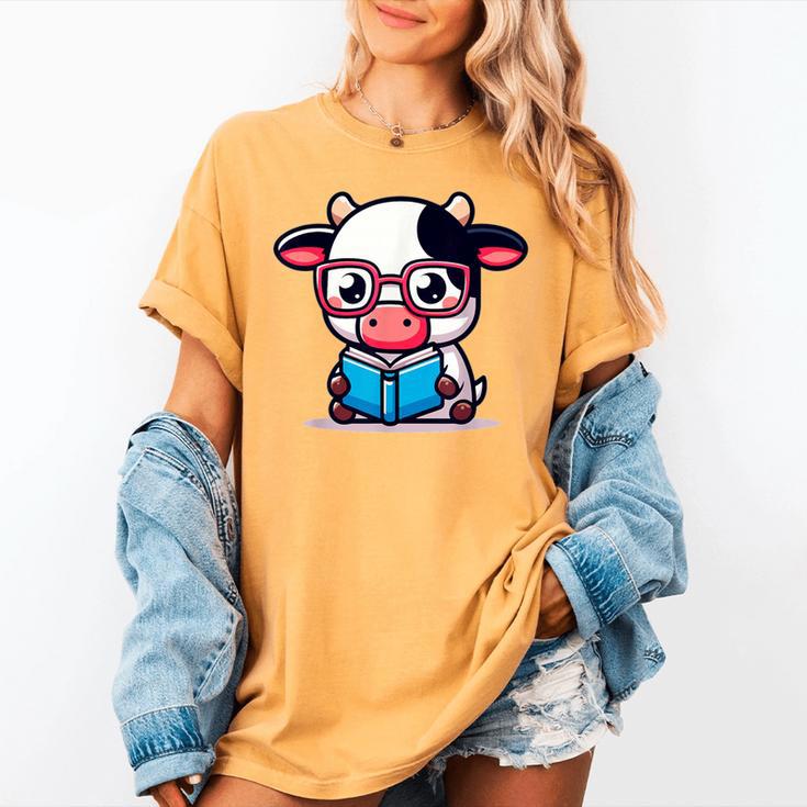 Adorable Book Lover Cow With Reading Glasses Cute Women's Comfort Colors T-Shirt