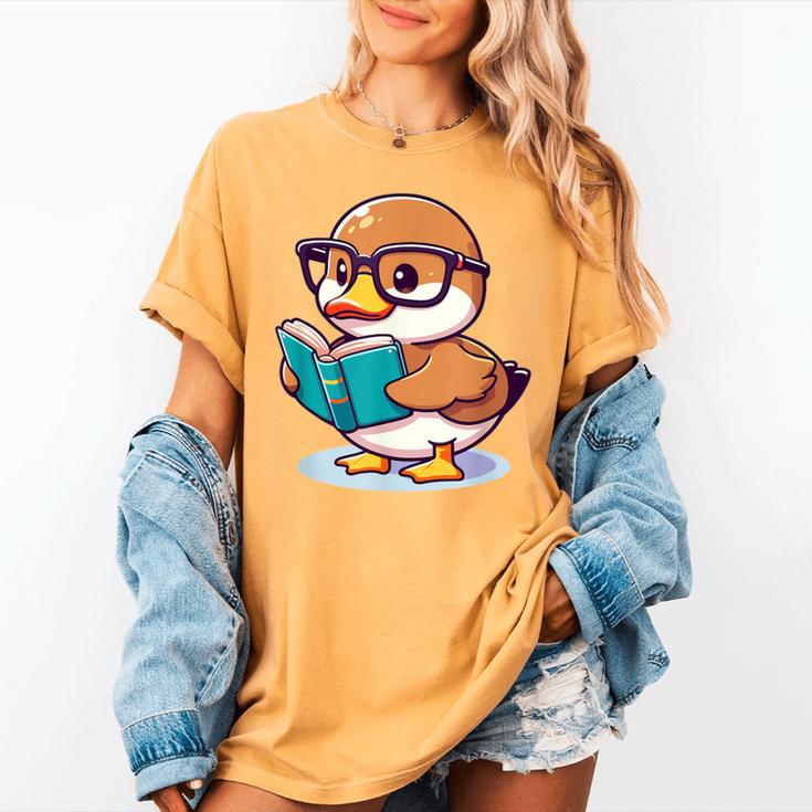 Adorable Book Lover Mallard Duck With Reading Glasses Cute Women's Comfort Colors T-Shirt