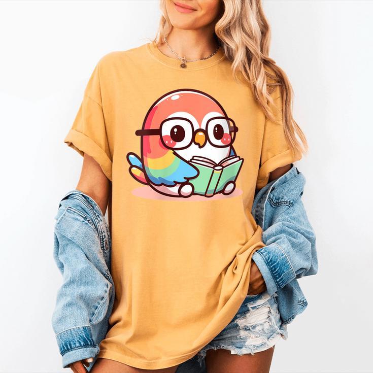 Adorable Book Lover Parrot With Reading Glasses Cute Women's Comfort Colors T-Shirt