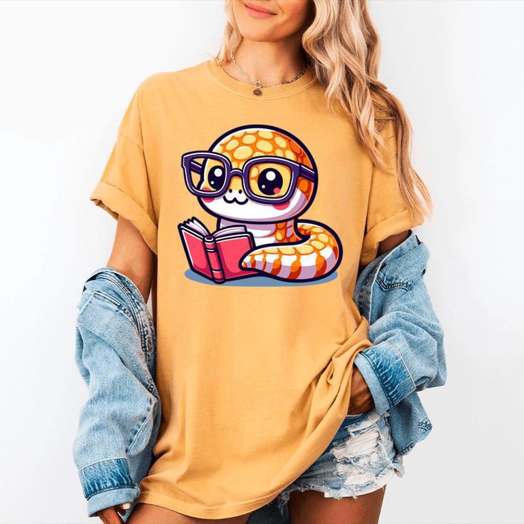 Adorable Book Lover Rattlesnake With Reading Glasses Cute Women's Comfort Colors T-Shirt
