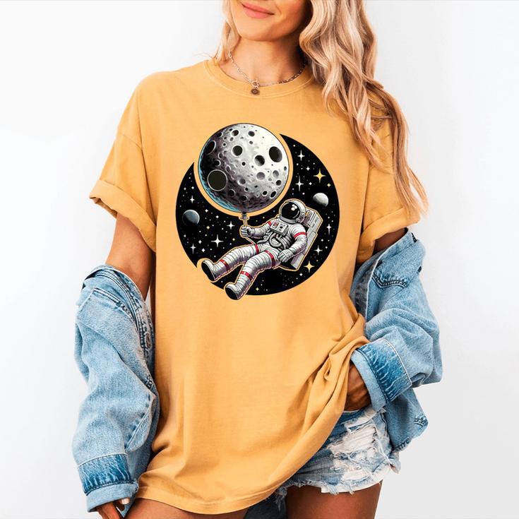 Astronaut Aesthetic Holding Moon Balloon Planets Introvert Women's Comfort Colors T-Shirt