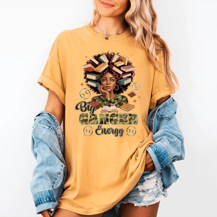 Big Cancer Energy Woman Camo Zodiac Book Teacher Women's Comfort Colors T-Shirt