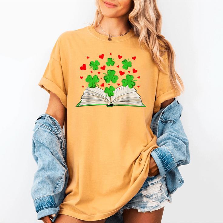 Book With Shamrocks Librarian Saint Patrick's Day Kids Women's Comfort Colors T-Shirt