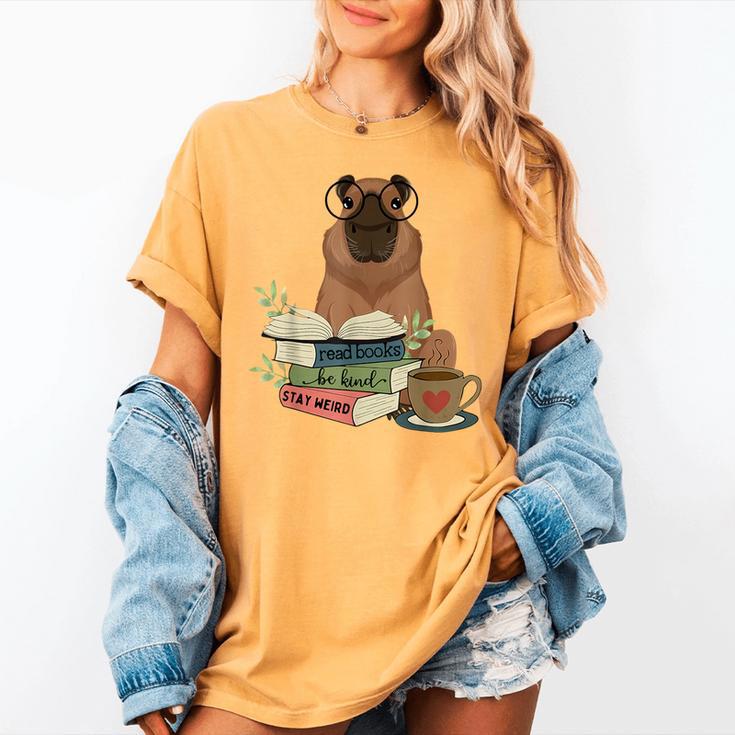 Capybara Glasses Reading Books Capybara Nerd Bookworm Women's Comfort Colors T-Shirt