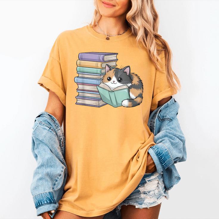 Cat On Books Pets Cats Reading Book Nerd Read Reader Bookcat Women's Comfort Colors T-Shirt