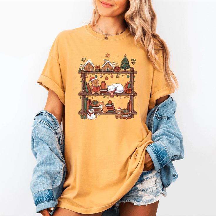Christmas Cats Bookshelf Gingerbread Women's Comfort Colors T-Shirt