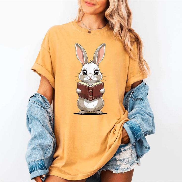 Cute Bookworm Bunny Reading For Kids And Teachers Women's Comfort Colors T-Shirt