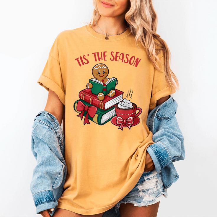 Cute Gingerbread Man Reading Book Nerd Christmas Bookish Women's Comfort Colors T-Shirt