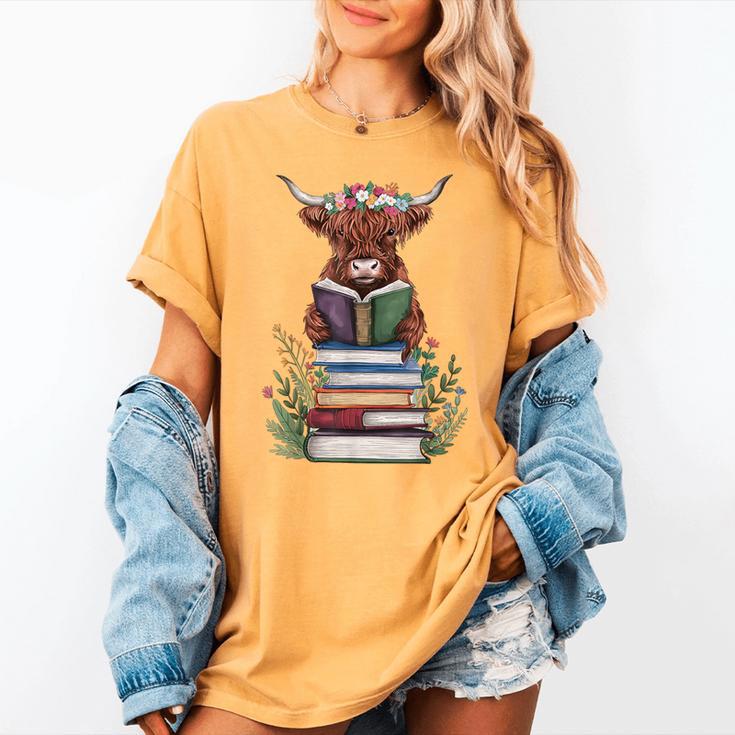 Cute Highland Cow With Book Floral Bookworm Librarian Book Women's Comfort Colors T-Shirt Cute Highland Cow With Book Floral Bookworm Librarian Book Women's Comfort Colors T-Shirt