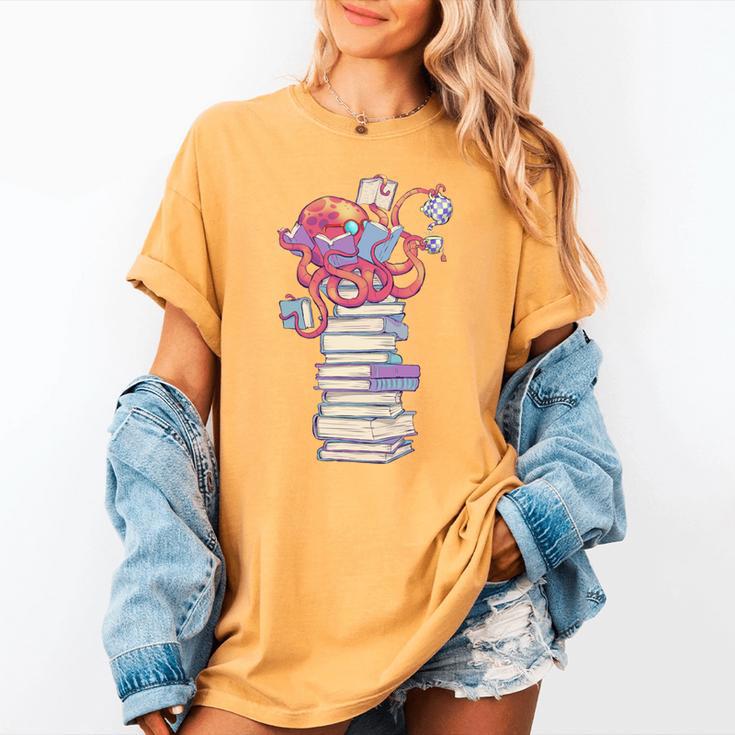 Cute Octopus Bookworm Fun Reading Tee For Book Lovers Women's Comfort Colors T-Shirt