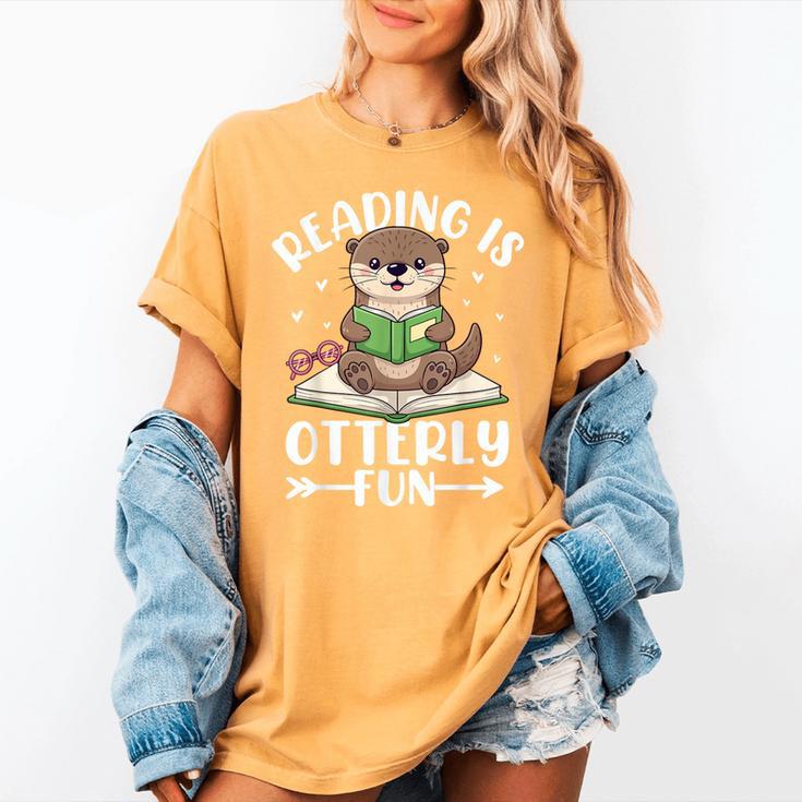 Cute Otter Reading Book Lover Sea Otters Animal Lover Women's Comfort Colors T-Shirt