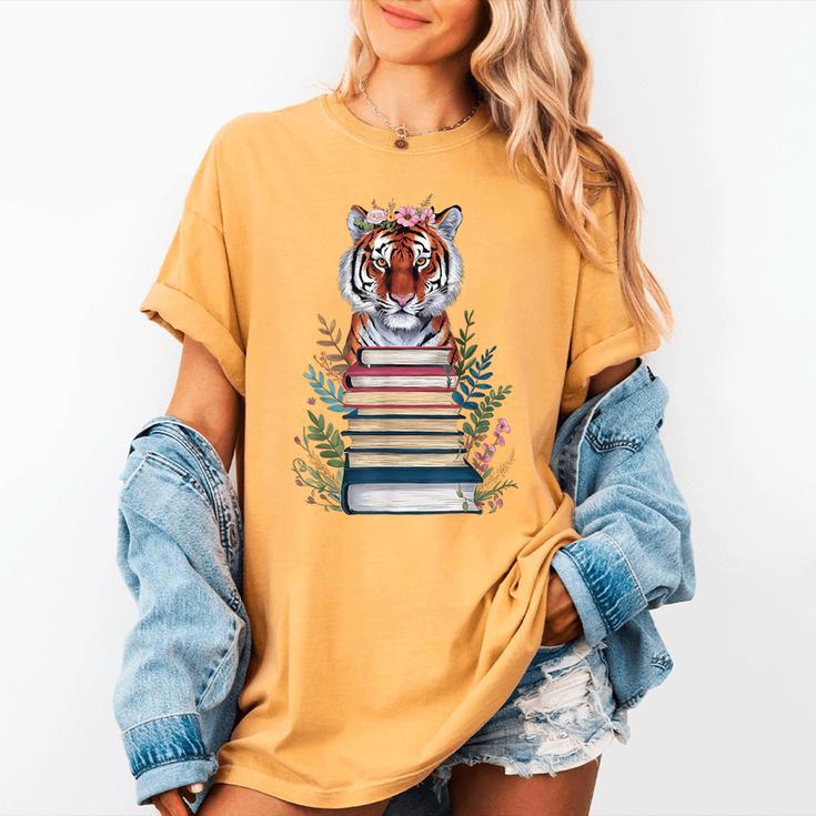 Cute Tiger With Book Floral Bookworm Librarian Book Lover Women's Comfort Colors T-Shirt