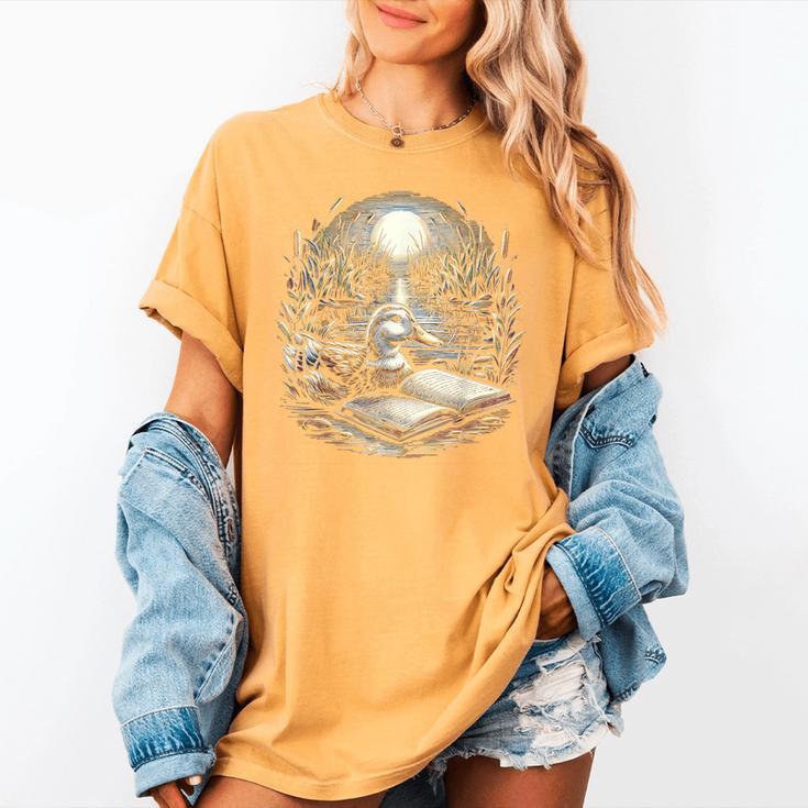 Duck Reading Book Full Moon Lake Scenery Women's Comfort Colors T-Shirt