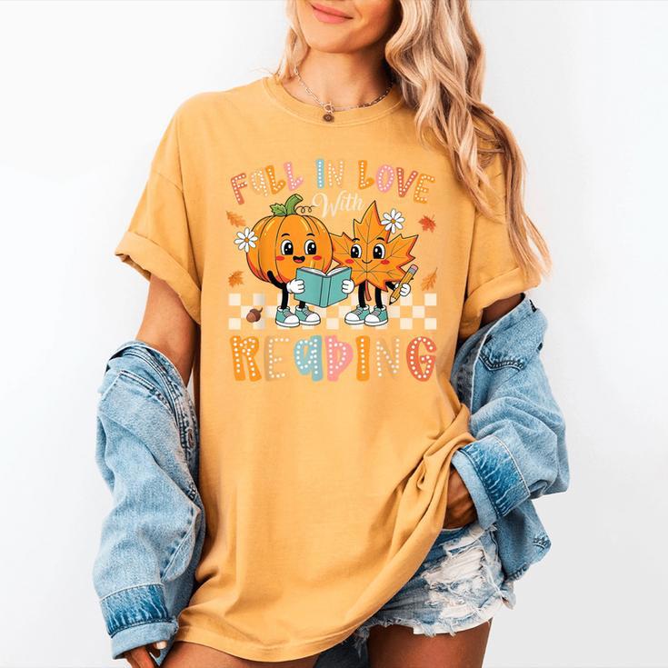 Fall In Love With Reading Thanksgiving Pumpkin Book Lover Women's Comfort Colors T-Shirt