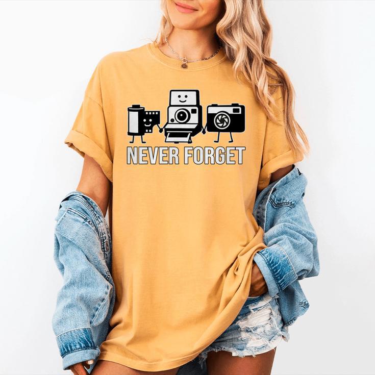 Never Forget Retro Camera Photography Nostalgia Premium Tri-Blend Women's Comfort Colors T-Shirt