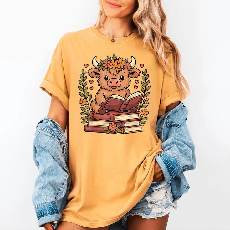 Highland Cow Reading Book Graphic Cow With Book Floral Women's Comfort Colors T-Shirt Highland Cow Reading Book Graphic Cow With Book Floral Women's Comfort Colors T-Shirt
