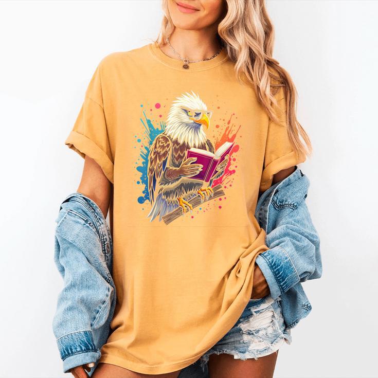 Kawaii Eagle Reads Book Reading Library Book Bookworm Women's Comfort Colors T-Shirt