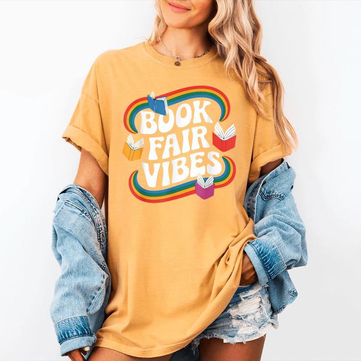 Library Book Fair Vibe Groovy Retro School Reading Nostalgic Women's Comfort Colors T-Shirt