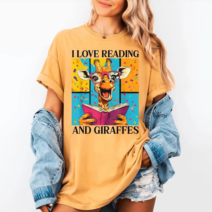 Love Reading And Giraffes Cute Giraffe Reading Book Lovers Women's Comfort Colors T-Shirt