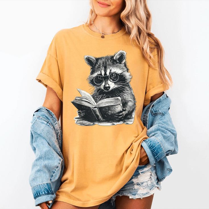 Raccoon With Book Cute Raccoons Reading Books Women's Comfort Colors T-Shirt