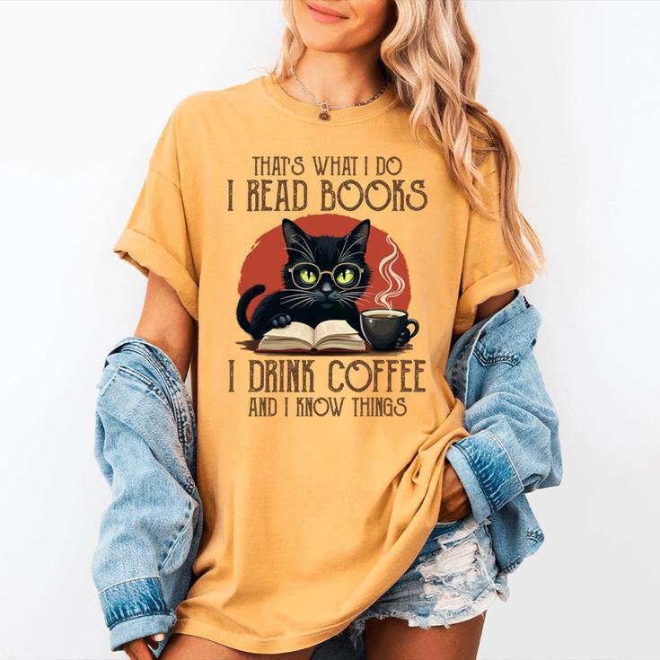 i Read Books And i Know Things Cat Reading Coffee Women's Comfort Colors T-Shirt