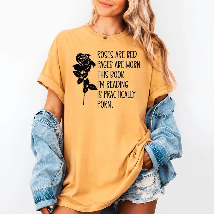 Roses Are Red Pages Are Worn Spicy Book Reading Smut Reader Women's Comfort Colors T-Shirt
