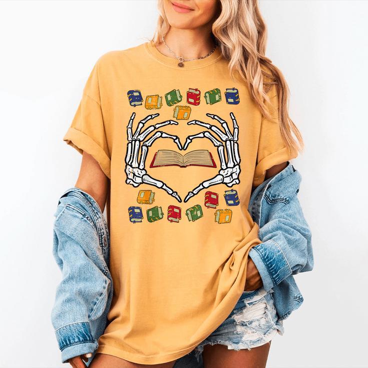 Skeleton Heart Read Reading Book Librarian Halloween Women Women's Comfort Colors T-Shirt
