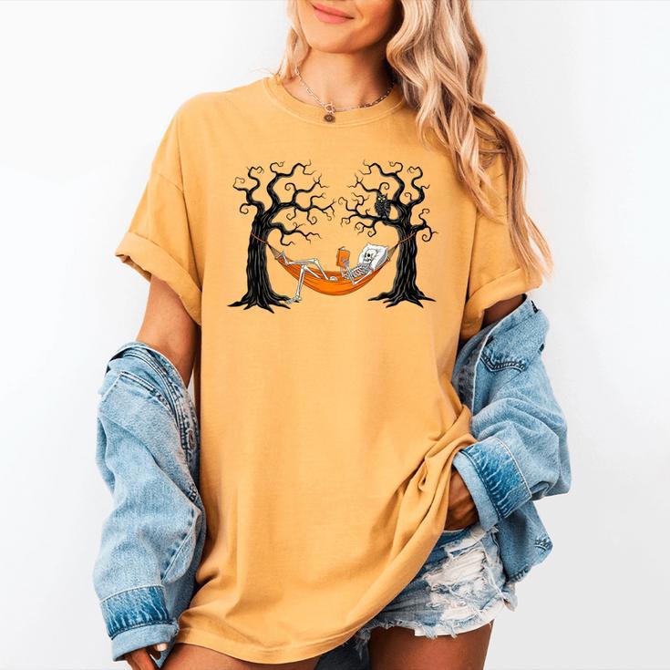 Skeleton Reading Book In Hammock Halloween Reader Women's Comfort Colors T-Shirt